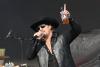 Country music star goes on rant criticizing pop superstar’s album