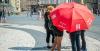 A newspaper for CZK 750? 'Red umbrella' vendors are back in Prague 1