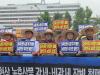 Farmers protest potential reduction of barriers to US agricultural imports