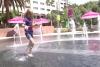 Los Angeles locals, tourists struggle to stay cool as heatwave strikes