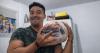 Cuban in Peru joyfully celebrates his first bonus and goes viral with his turkey for Christmas