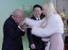 Brazilian President Lula kissed BLACKSWAN member Gabi’s hand at state dinner in Seoul