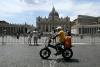 Climate crisis: 'You have to work': Riders brave Rome heat for survival