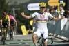 Tour de France: Tadej Pogačar blasts away from Jonas Vingegaard on final section of Les Angles ascent for stage 3 victory and yellow jersey