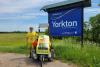 The Fellow in Yellow runs through Yorkton on mission to inspire Canadians