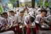 Indonesia weighs school canteens to deliver free meal program