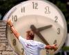 U.S. Senate considers year-round daylight saving time change