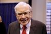 Financial Advice Columnist Says Warren Buffett's Reading Habit Holds the Key to Escaping Debt Stress