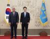 Foreign envoys present credentials to Korean President