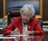 Gov. Ivey creates commission to study screen use in Alabama classrooms
