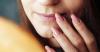8 Easy DIY Home Remedies For Dry Chapped Lips