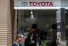 Toyota raises profit forecasts on weak yen