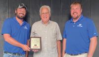 Slagle receives Distinguished Service to Agriculture Award