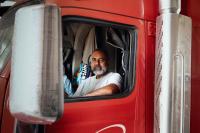Why truckers always seem to be on the phone while they drive