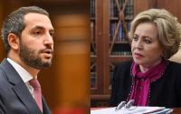 Armenian speaker answers questions from Russian counterpart