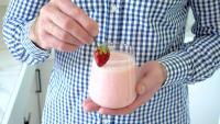 Adding berries to breakfast may support your eye health, study suggests
