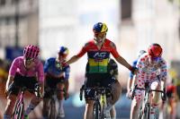 'I will never give up' – Kim Le Court-Pienaar sprints to victory on stage six of the Tour de France Femmes