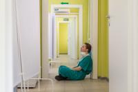 Sustainable Healthcare Infrastructure: Decarbonizing Hospitals with Hybrid Power