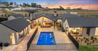 Live the dream under Riverina skies at this resort-style property with pool