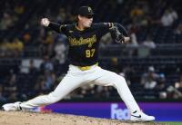 Reds add well-traveled RHP Ron Marinaccio