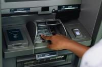 Cash at the Checkout Instead of the ATM: Greece Lags Europe’s Cashback Trend