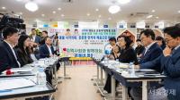 PM Han Visits Elementary School for Vacation Care Talks