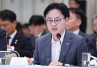 Industry minister calls for work-hour reform