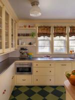 Before & After: A New Hampshire Kitchen Channels a Cheerful 1940s Diner