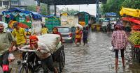 Delhi rain floods streets, disrupts traffic