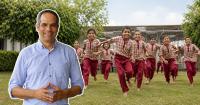 He Left His Global Career to Teach 6 Children. Today, 10000+ Learn Because of Him