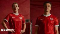 'It does remind me of a bus seat back in the day' - new Wales kit leaves fans divided