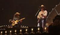 WATCH: Zach Top Joins Chris Stapleton For Cover Of Waylon Jennings’ “I Ain’t Living Long Like This” Live In Toronto