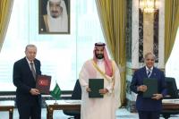 Saudi ⁠Arabia, Pakistan and Turkiye Sign Defense Deal at Mecca Summit