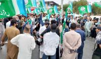 JI protests block traffic  on major Karachi roads over petroleum levy