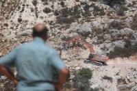 Israel continues bulldozing land in Sinjil, north of Ramallah, to expand settlement outpost