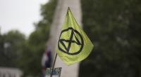 Video: Police arrest 45 climate activists after A12 blockade in The Hague