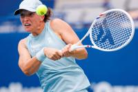 Swiatek tops Kostyuk to secure quarterfinal berth at National Bank Open