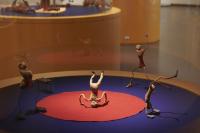 before calder’s mobiles, this mini circus brought his wire figures to life in paris