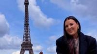An Australian woman claims to have escaped a kidnapping near the Eiffel Tower