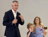 Leading Democratic candidate for governor rallies voters in The Villages