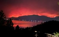Huge wildfire forces thousands to evacuate in Canada