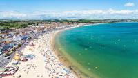 Desperate hunt for missing woman last seen ‘entering sea alone’ at popular UK beach as huge search operation launched