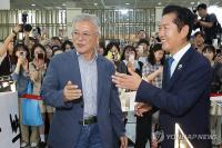Former President Moon's Bookstore Nears 630,000 Visitors in 1,200 Days