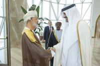 Amir leads well wishers to welcome Sultan of Oman