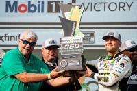 Ryan Blaney holds off Kyle Larson to claim pole position at Iowa Corn 350