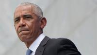 President Barack Obama is offering photo opportunities on UK tour