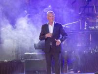 Review: Harbour concert a love letter to Victoria from David Foster and friends