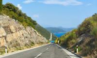 What a Difference a Day Makes! Vitaljina Border Almost Empty 24 Hours After Seven-Hour Queues