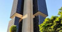 Brazil mandates 24-hour delay on crypto transfers over $10K starting 2027