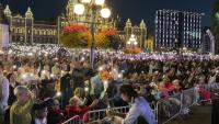 Tens of thousands pack Victoria’s Inner Harbour for star-studded David Foster concert